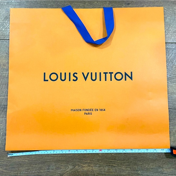 Louis Vuitton Large Paper Gift Bag - Picture 3 of 4